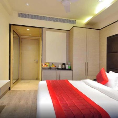 Hotel Royal Grand - Opposite Axis Bank East Patel Nagar New Delhi Ngoại thất bức ảnh