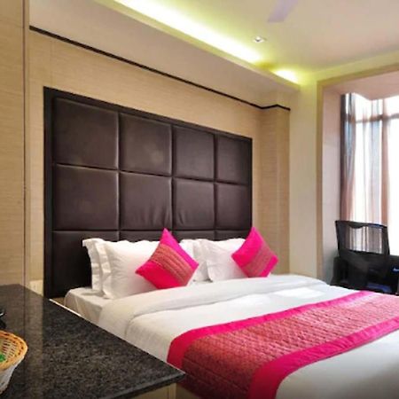 Hotel Royal Grand - Opposite Axis Bank East Patel Nagar New Delhi Ngoại thất bức ảnh