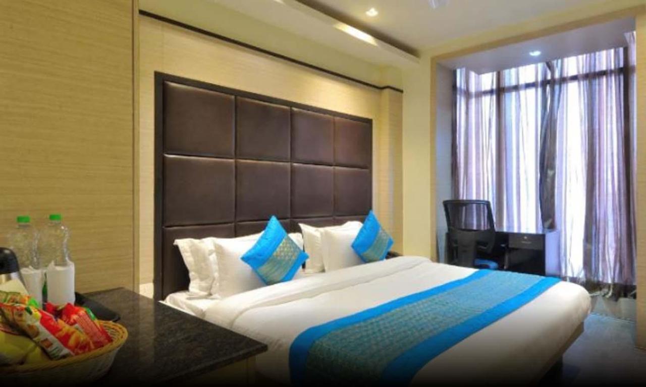 Hotel Royal Grand - Opposite Axis Bank East Patel Nagar New Delhi Ngoại thất bức ảnh