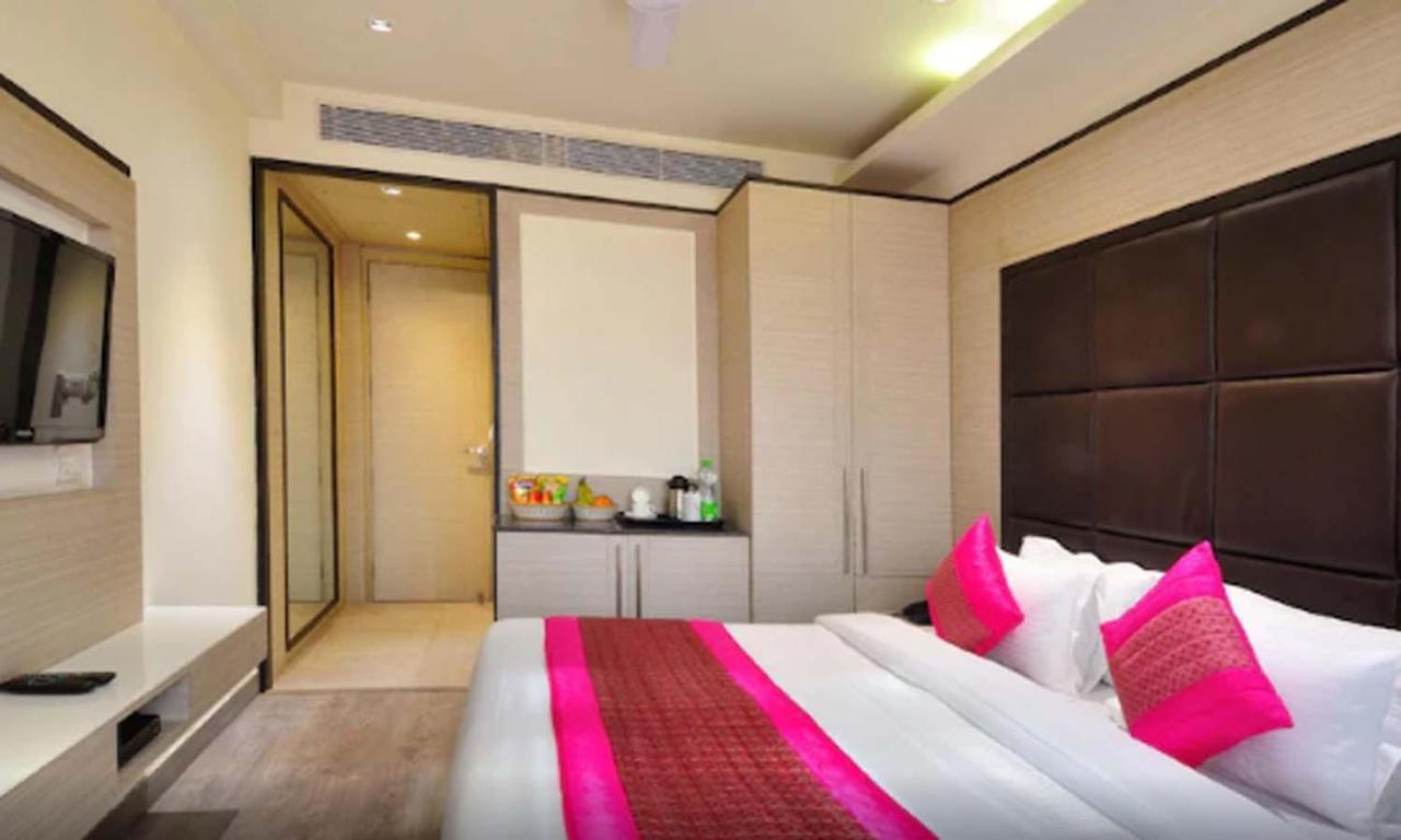 Hotel Royal Grand - Opposite Axis Bank East Patel Nagar New Delhi Ngoại thất bức ảnh