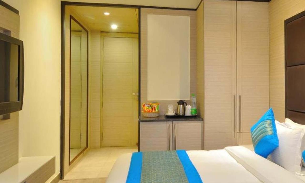 Hotel Royal Grand - Opposite Axis Bank East Patel Nagar New Delhi Ngoại thất bức ảnh