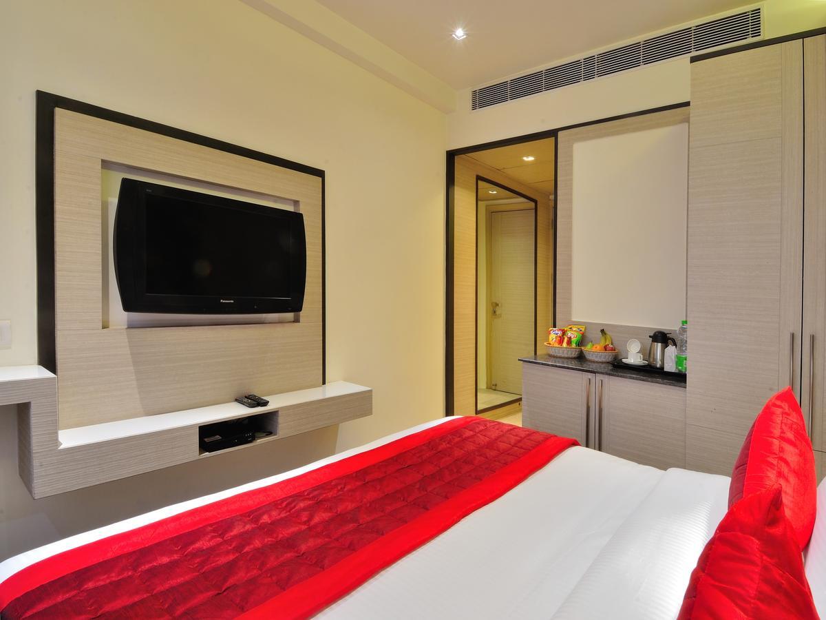 Hotel Royal Grand - Opposite Axis Bank East Patel Nagar New Delhi Ngoại thất bức ảnh
