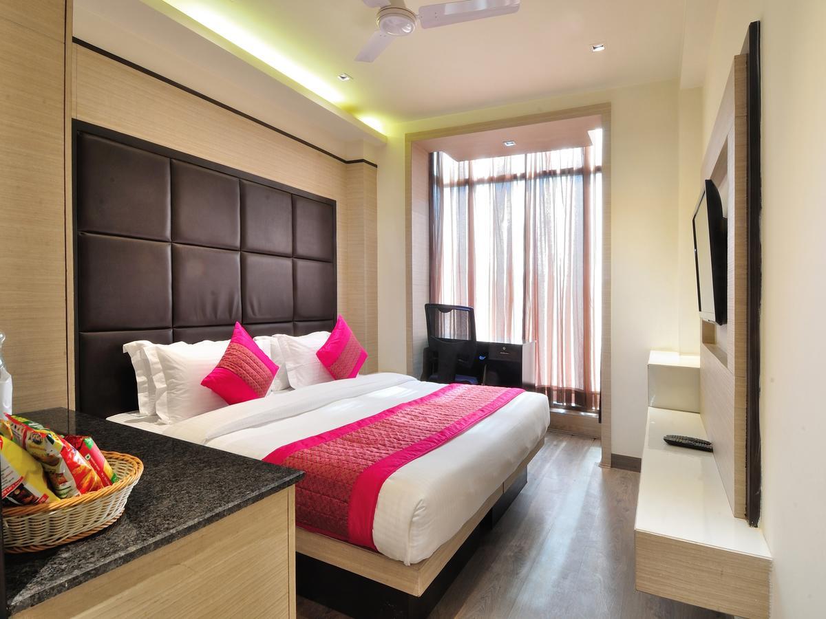 Hotel Royal Grand - Opposite Axis Bank East Patel Nagar New Delhi Ngoại thất bức ảnh