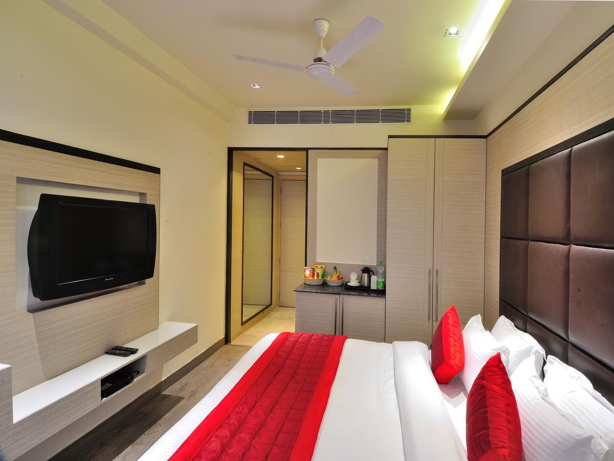 Hotel Royal Grand - Opposite Axis Bank East Patel Nagar New Delhi Ngoại thất bức ảnh