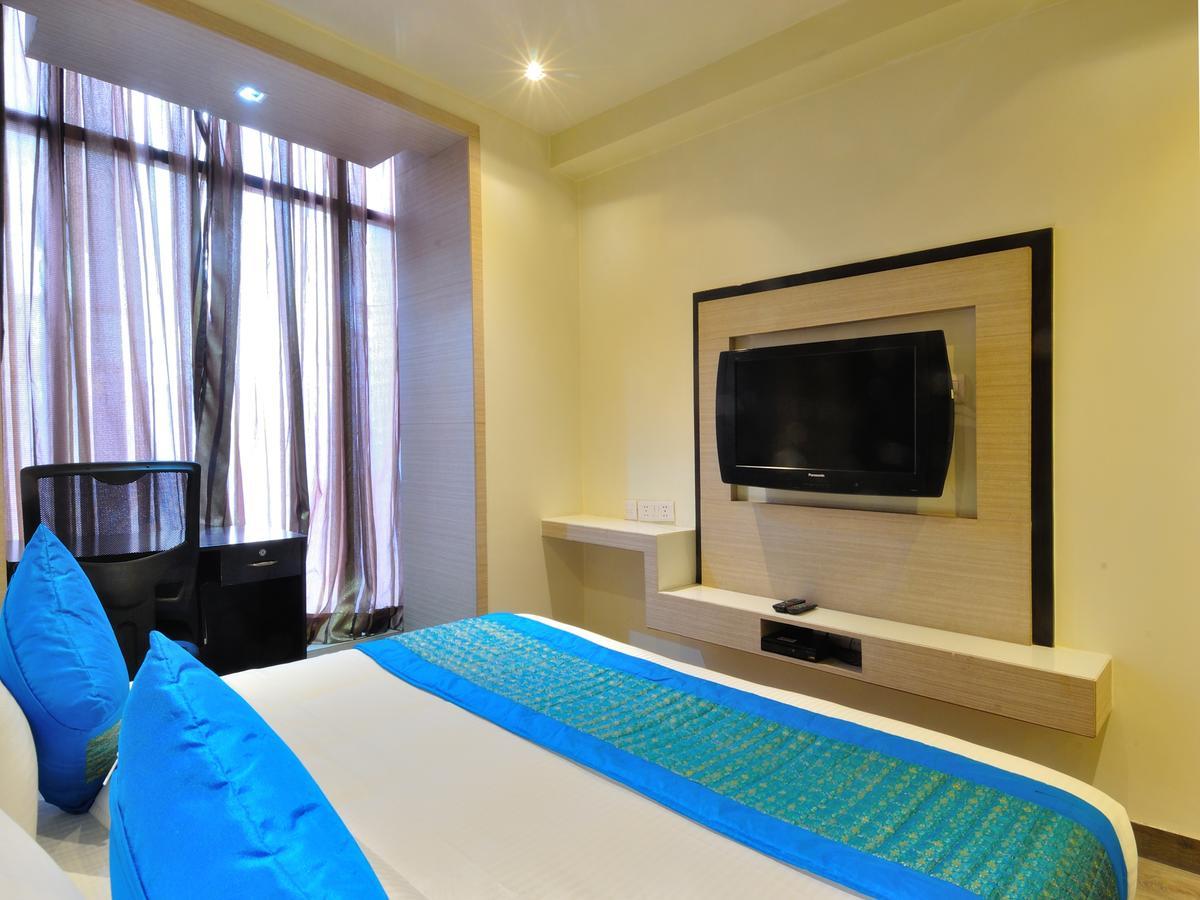 Hotel Royal Grand - Opposite Axis Bank East Patel Nagar New Delhi Ngoại thất bức ảnh