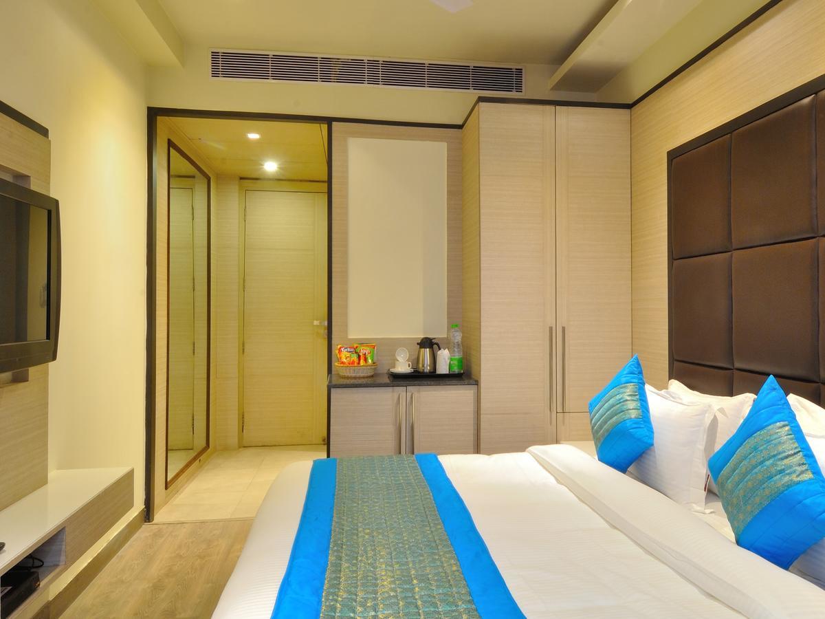 Hotel Royal Grand - Opposite Axis Bank East Patel Nagar New Delhi Ngoại thất bức ảnh