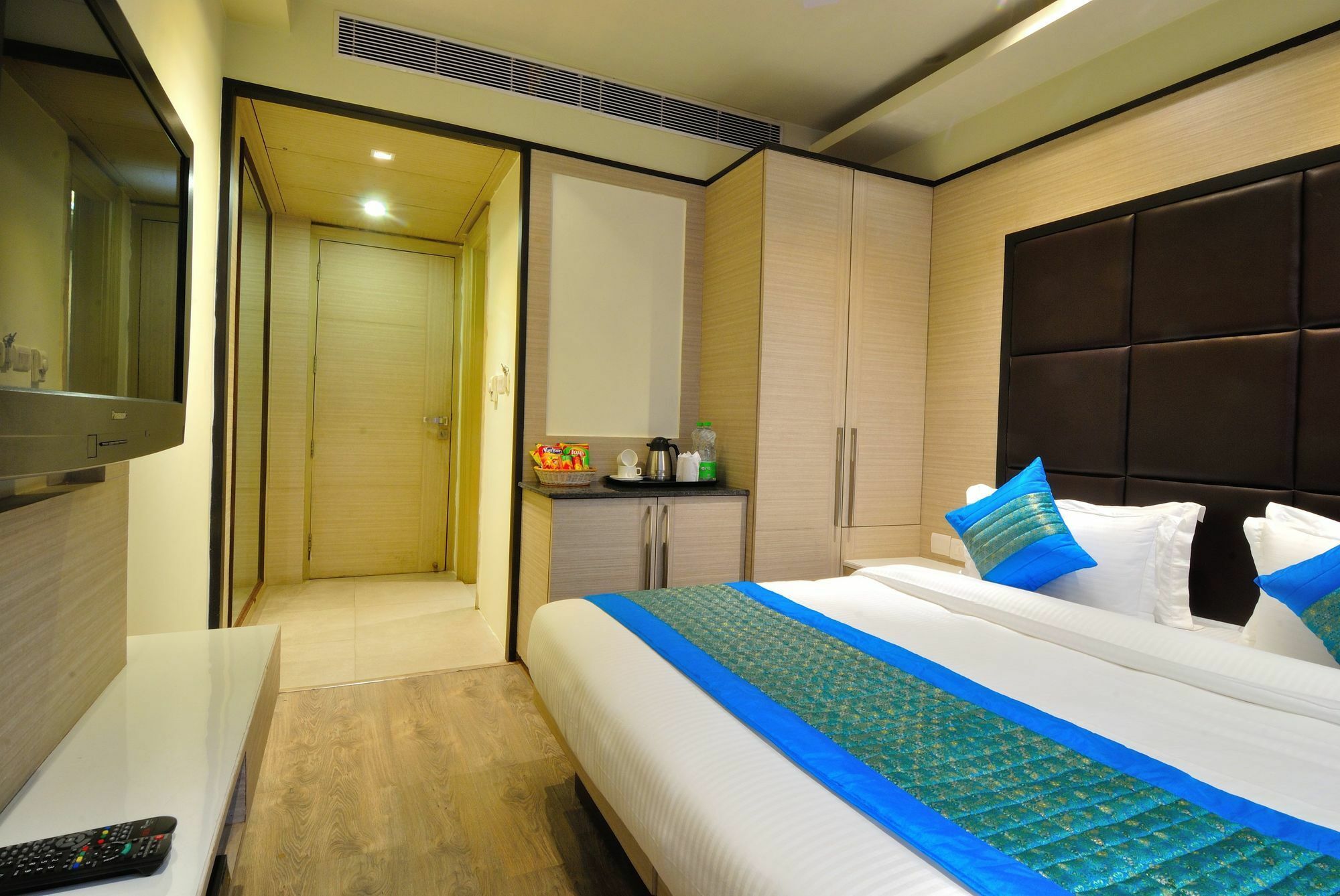 Hotel Royal Grand - Opposite Axis Bank East Patel Nagar New Delhi Ngoại thất bức ảnh