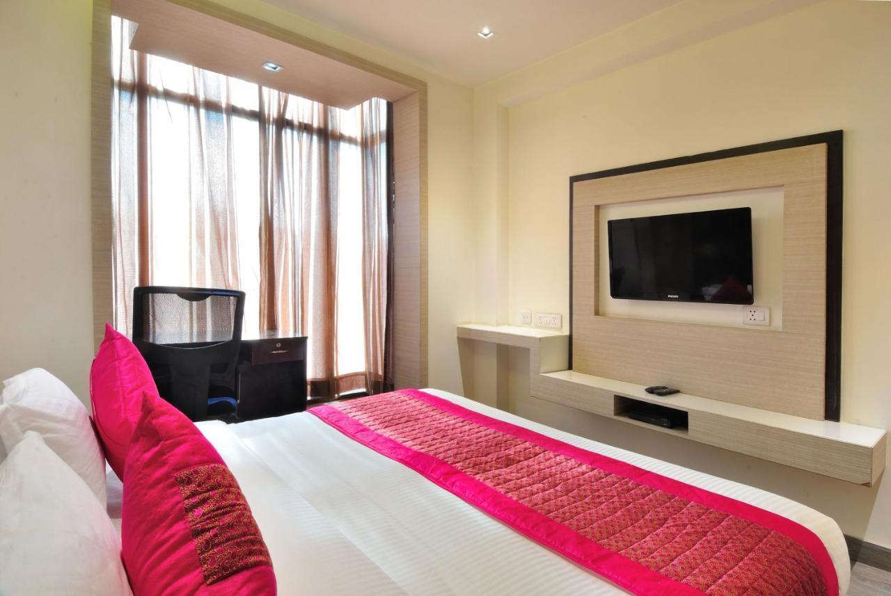 Hotel Royal Grand - Opposite Axis Bank East Patel Nagar New Delhi Ngoại thất bức ảnh